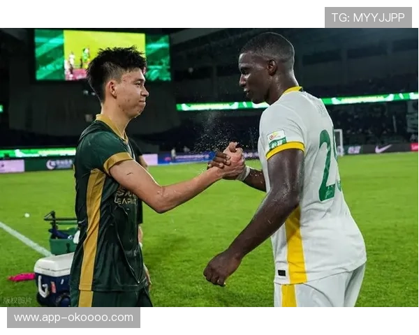 国安客场4-3逆转浙江队,少一人作战展现韧性 国安客场4-3逆转浙江队,少一人作战展现韧性