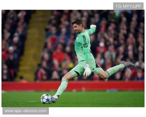 库尔图瓦扑救后失误瞬间，伯纳乌门神状态起伏之谜